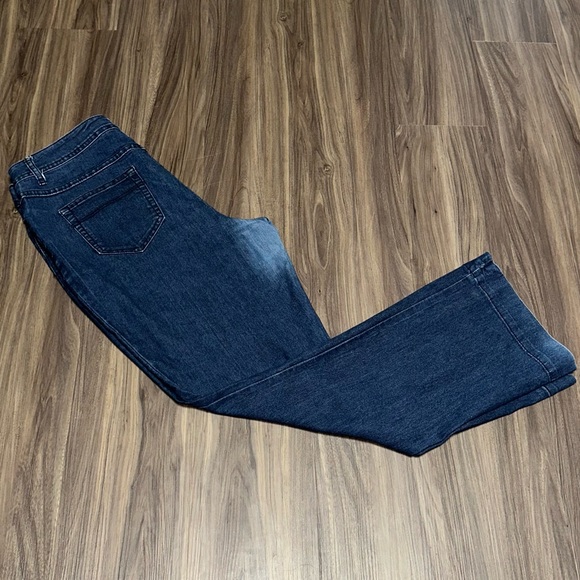 DENIM AVERAGE ASHLEY STEWART BOOTCUT JEANS - Picture 3 of 5